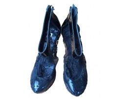 Hande Yener'in "VAKKORAMA" Marka Ayakkabıları
